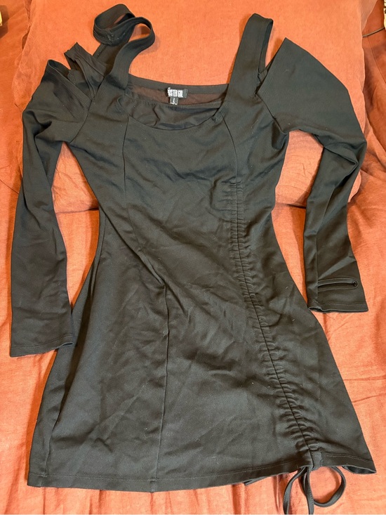 POSTER GIRL Dresses & Skirts - POSTER GIRL Black Cold-Shoulder Mini Dress